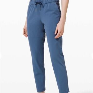Lululemon On the Fly 7/8 Pant  ink blue sz10